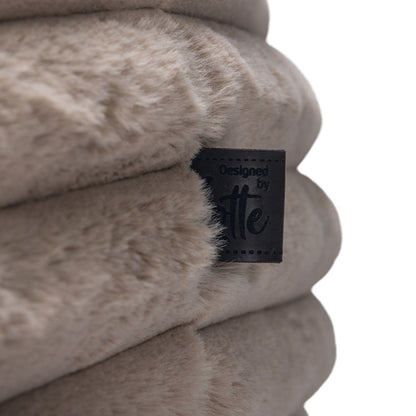 Karlie PREMIUM Hundebett "Reza rund" Beige oder Rosa designed by Lotte – stilvoller Liegekomfort für anspruchsvolle Hunde