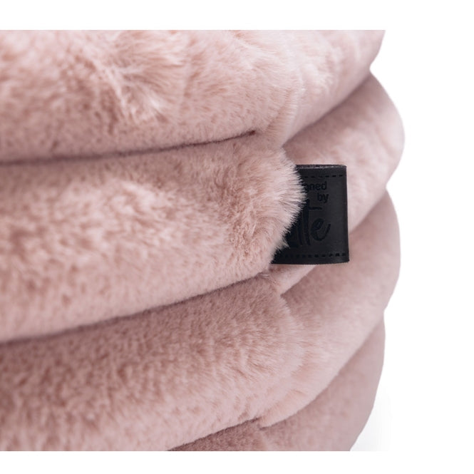 Karlie PREMIUM Hundebett "Reza rund" Beige oder Rosa designed by Lotte – stilvoller Liegekomfort für anspruchsvolle Hunde