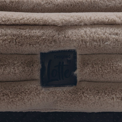 Karlie PREMIUM Hundekissen "Reza viereckig" in Rosa, Beige oder Anthrazit designed by Lotte – stilvoller Liegekomfort für anspruchsvolle Hunde